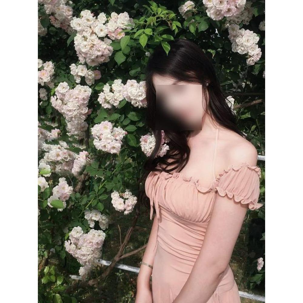 

Летнее нежное платье на бретелях с супер красивым вырезом, повседневное женское нишевое красивое уникальное платье с приталенным силуэтом XL- (recommended 110-60kg)