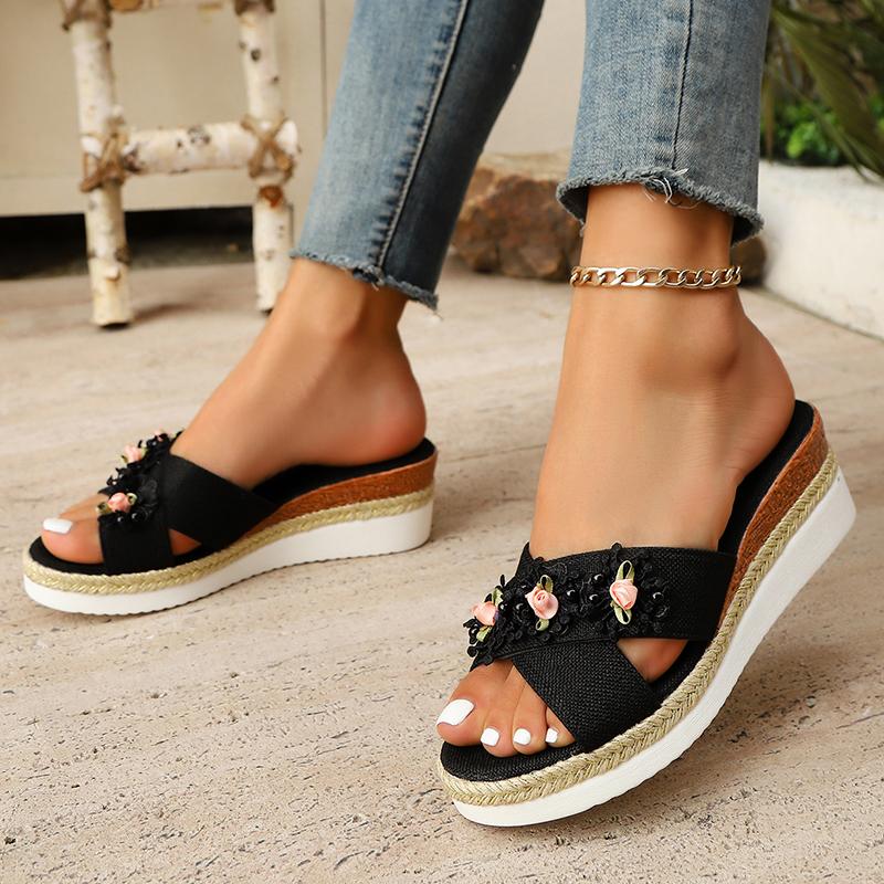 Flower Decoration Wedge Slippers Woman Fashion Cross Strap Platform Sandals Women 2025 Summer Lightweight Casual Beach Slides