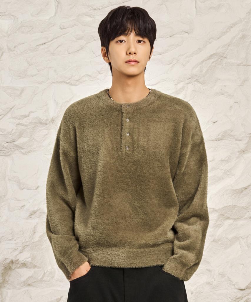 HYOJI Fw Oversized Heavy Angora Semi-Crop Henley Neck Knit (7 Colors)
