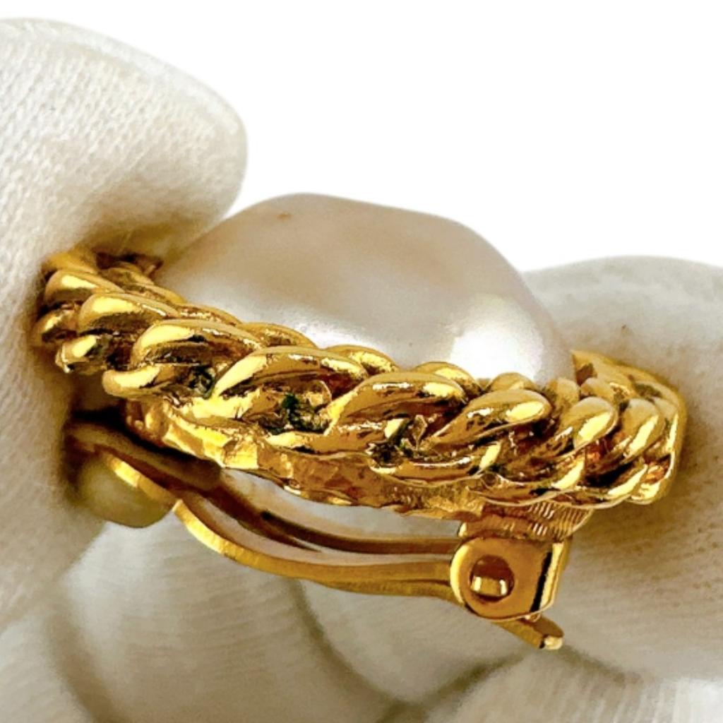 CHANEL vintage With box Earring gold Women Storage box Used