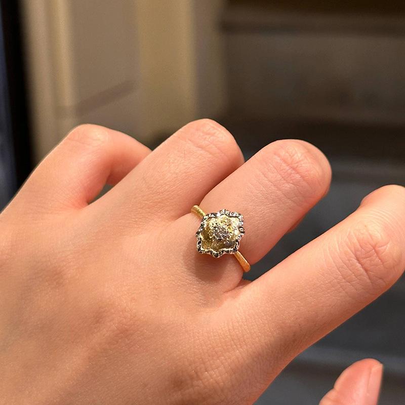 Trend Light Luxury Glossy Engagement Ring New In Texture Snowflake Rings for Women High Quality Design Fashionable  Gift
