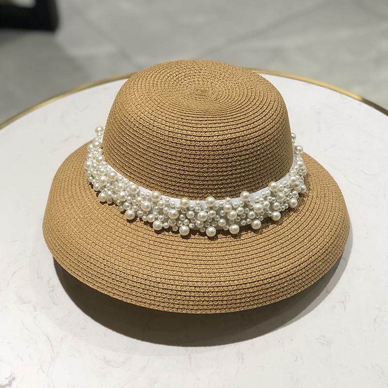 Chapeau de soleil rétro Hepburn pour femmes à large bord en paille perlée avec visière noire protégeant le visage pour voyage d'été à la plage