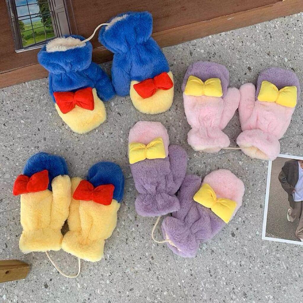 Japanese Plush Mittens for Women In Winter Cute  Student Riding Warm  Contrasting Colors  Plus Velvet  Thickened  Cold Proof Halter Neck Fashion