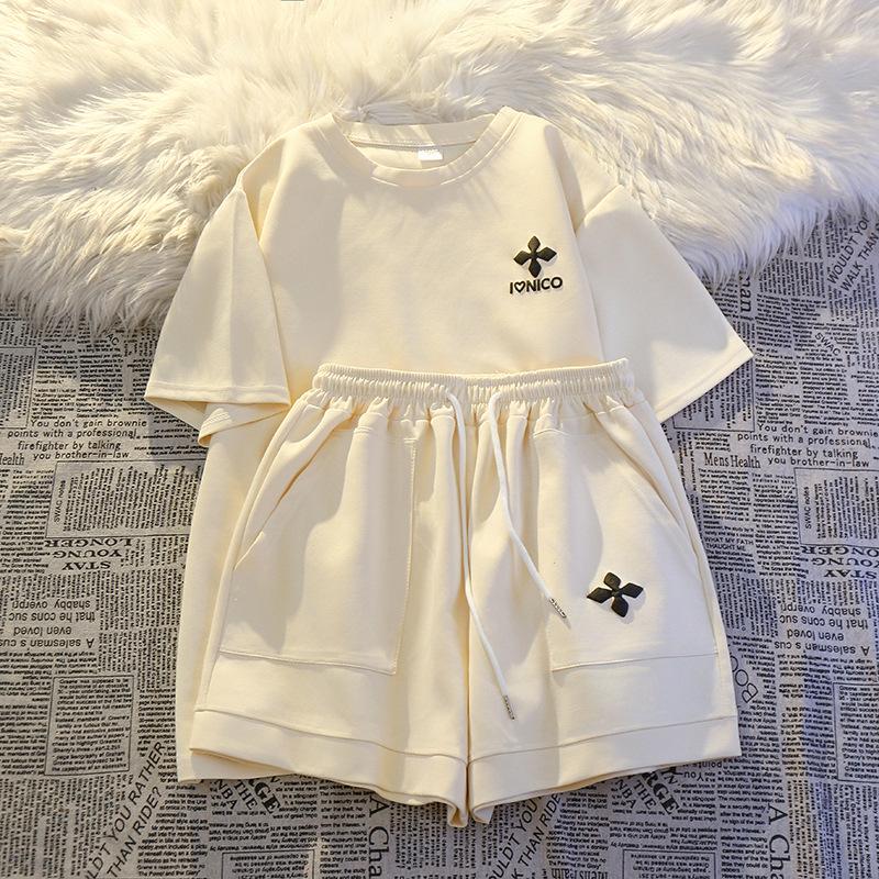 

Летний спортивный комплект для женщин Petite: Топ с короткими рукавами и шорты, повседневный комплект из двух частей