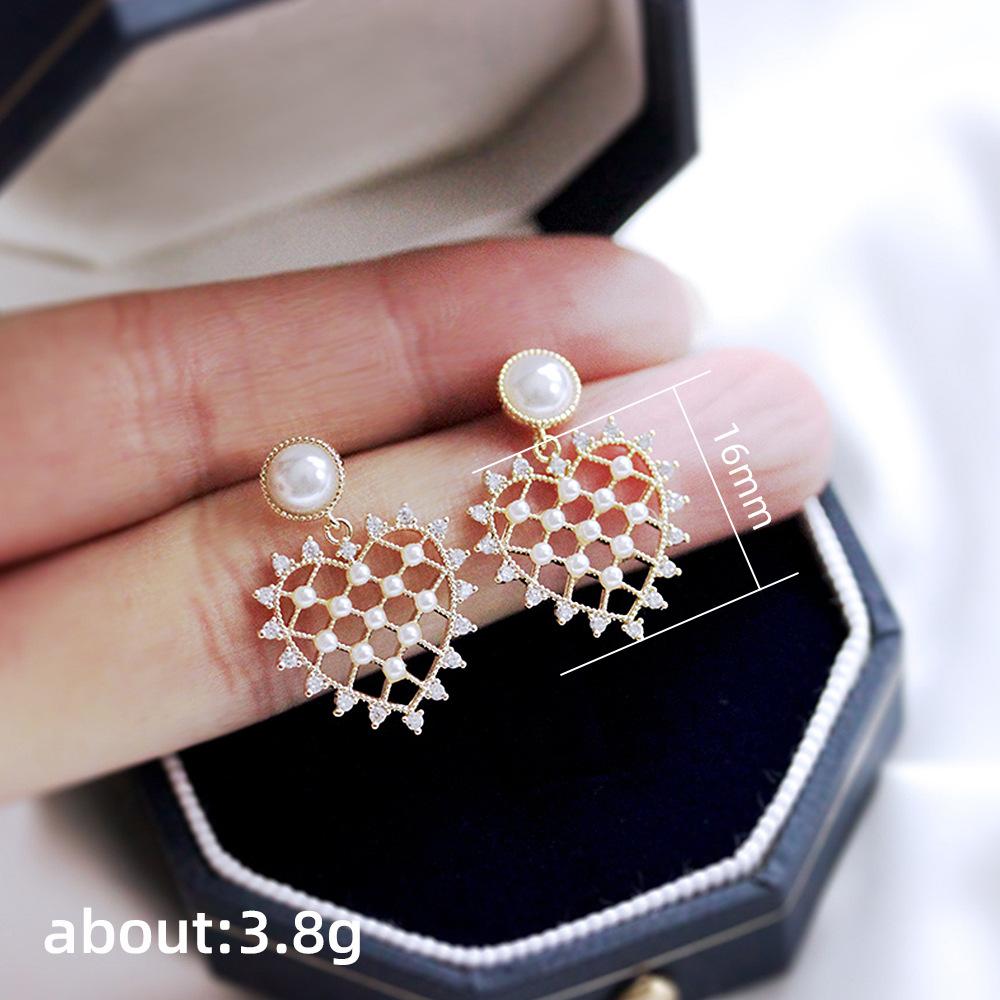 European and American French retro heart earrings fashionable OL artificial pearl heart-shaped elegant socialite style Zircon