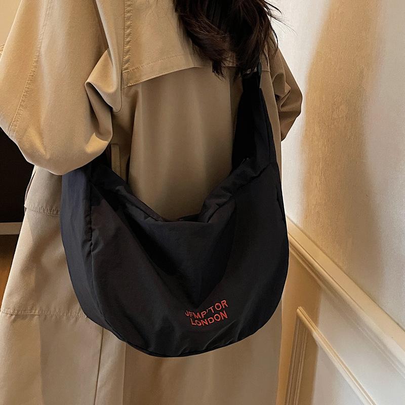 Commuter Large-capacity Bag Women 2025 New Simple Shoulder Bag Fashion Casual Messenger Cloth Bag Dumpling Bag