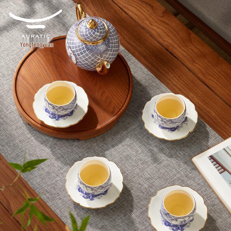 Yong Feng Yuan Sishing Ping 10-Piece Porcelain Chinese Tea Set