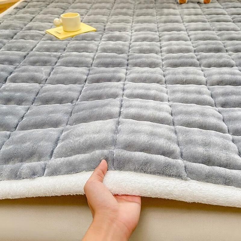 LISM Warm Rabbit Flannel Quilted Mattress Pad