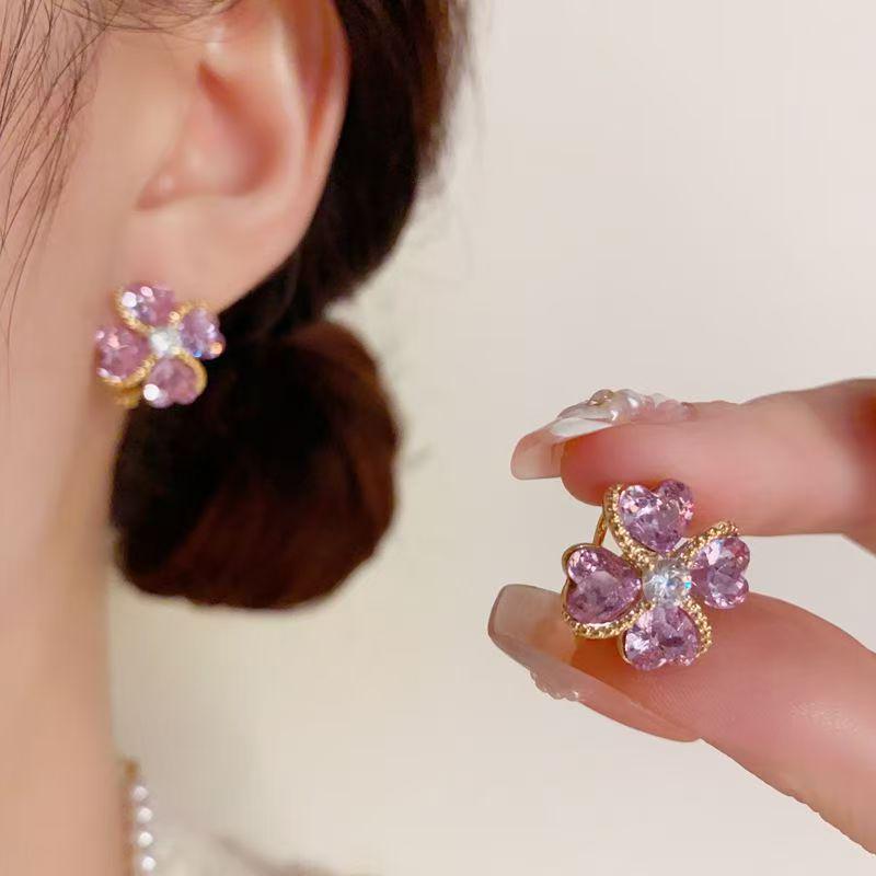 

Coffee-Colored Zircon Heart and Flower Earrings - Luxurious & Fashionable Ear Clips for Women фиолетовый