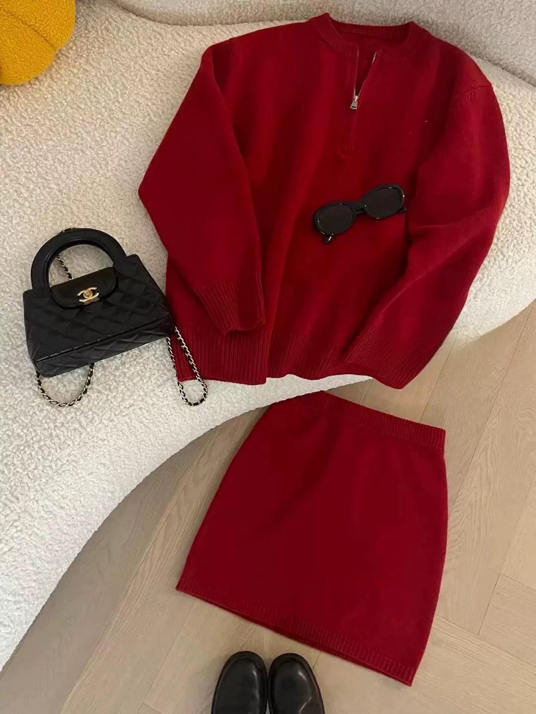 

Повседневный вязаный костюм-двойка: платье и свитер: Уютный осенне-зимний мини-юбочный ансамбль Small