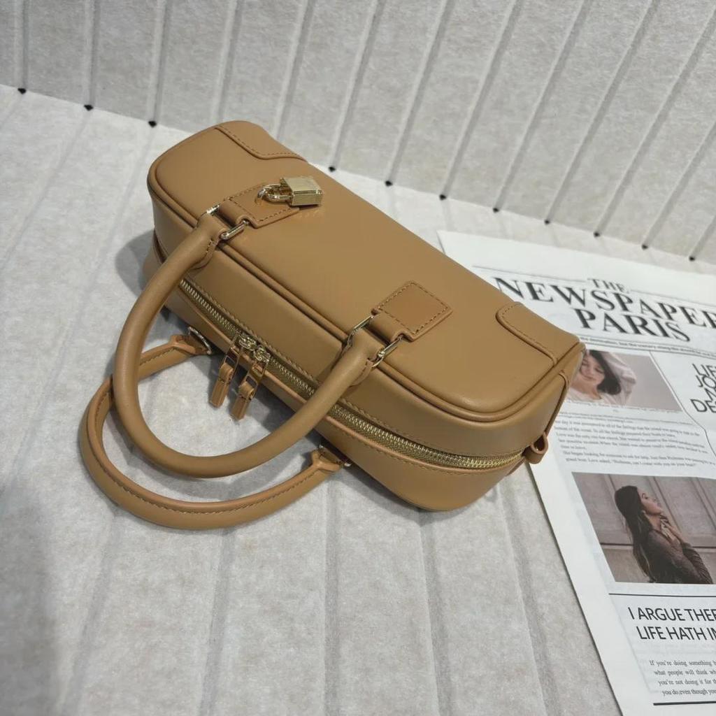 2025 Women's Cowhide Boston Bowling Bag: Versatile Shoulder & Messenger Bag for Commuting & Fashion