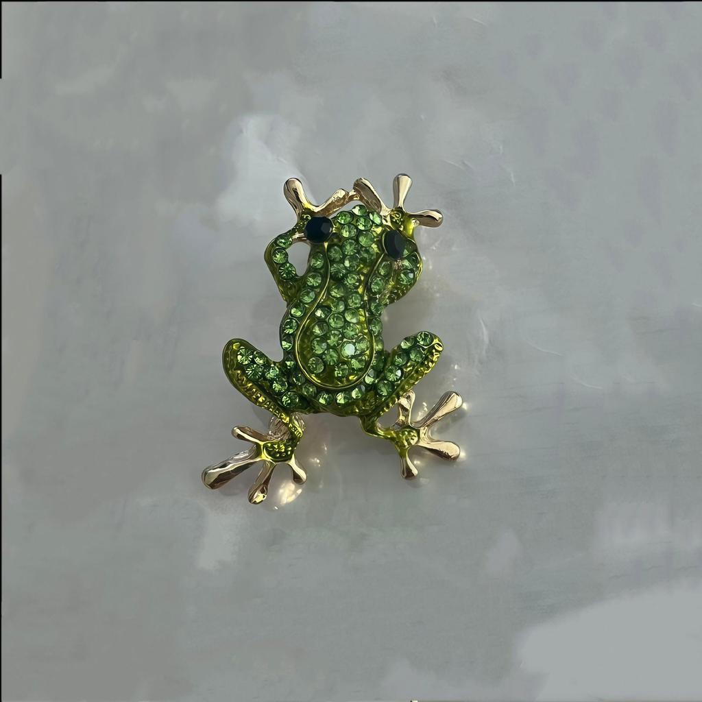 Elegant European and American Fashion Diamond Frog Brooch Cartoon Animal Corsage Accessory.
