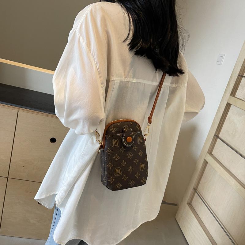 Retro shell bag presbyopia bag women's 2025 new fashion niche mobile phone bag lightweight mini shoulder bag