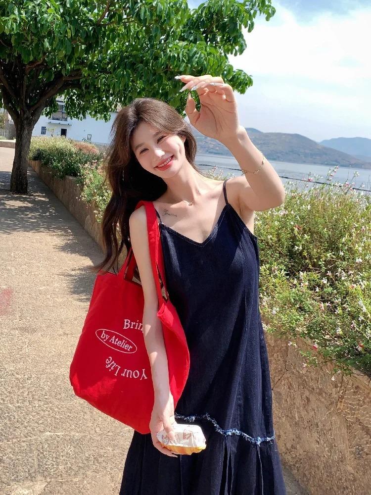 

Алебарда Ye Алебарда Ye Wfei - это красная холщовая сумка с надписью и большой вместимостью для студентов и поездок на работу. красный