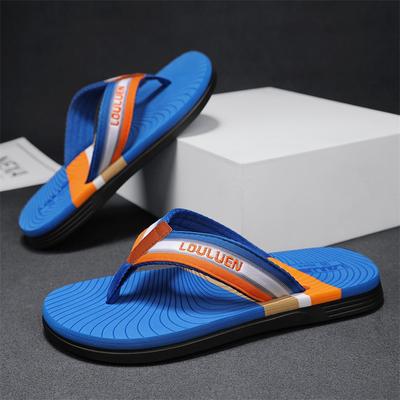 Tongs bleues tendance pour hommes, pantoufles plates respirantes, chaussures de plage décontractées et antidérapantes, confortables