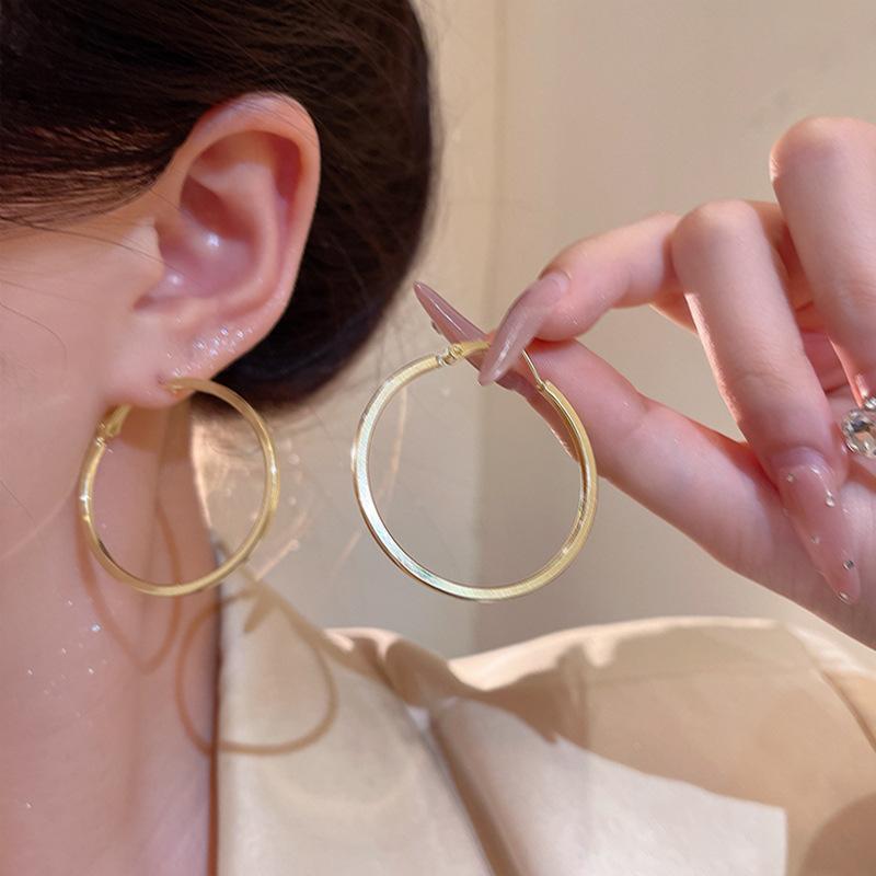 Простые кольца серьги женские 2025 взрыв преувеличенные большие серьги темперамент уникальные серьги-кольца