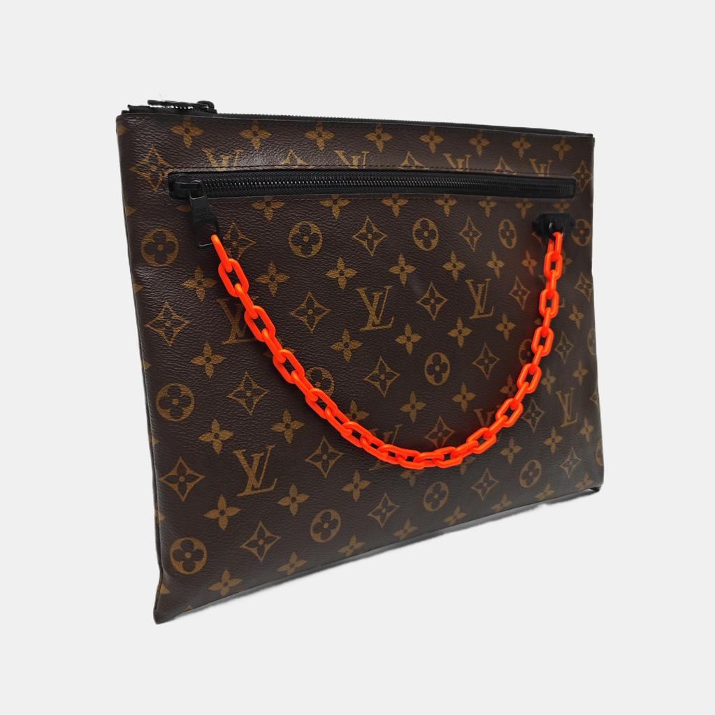[Pre-Owned] A4 Pouch Monogram Leather Handbag - Very Good #3EFPHN