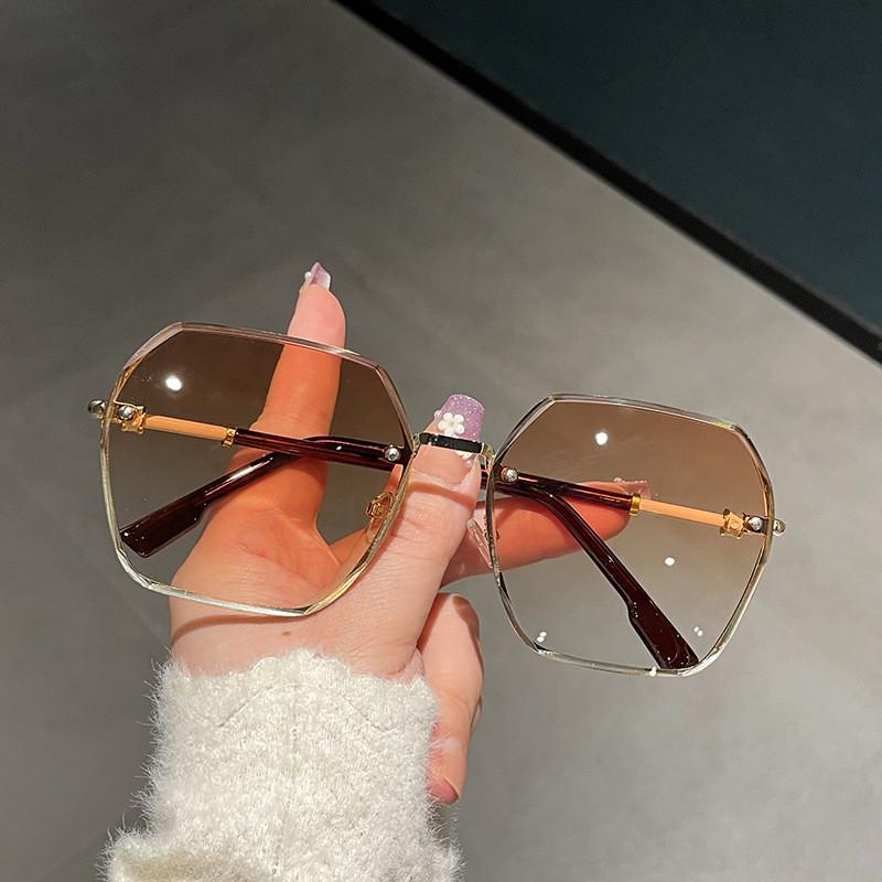 Summer Geometric Metal Frame Mirrored Sunglasses With Uv400 Protection For Ladies And Men