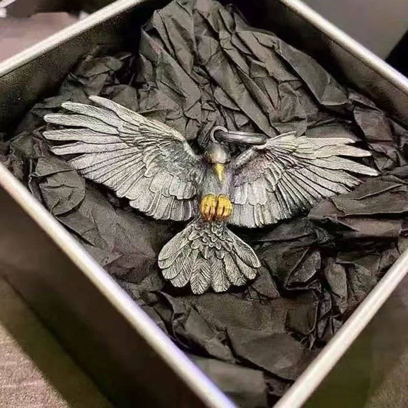 

Vintage Falcon Necklace Eagle Spread Wings Jewelry Pendant European and American Trend Hip Hop Bouncing Men and Women