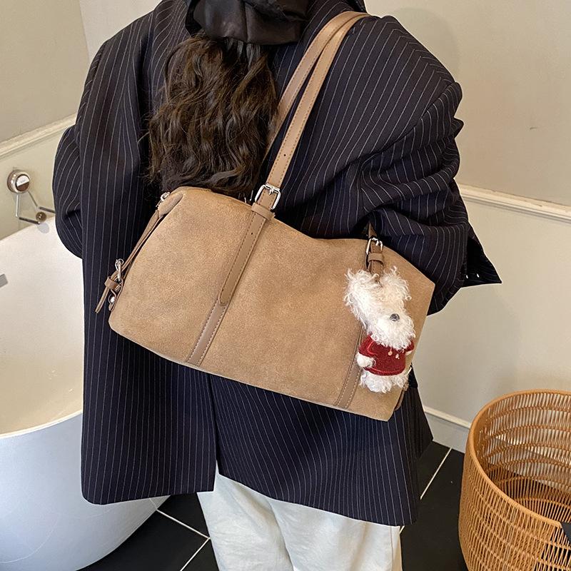 Autumn and winter retro large-capacity suede bag women's 2025 new casual commuter shoulder bag portable tote bag