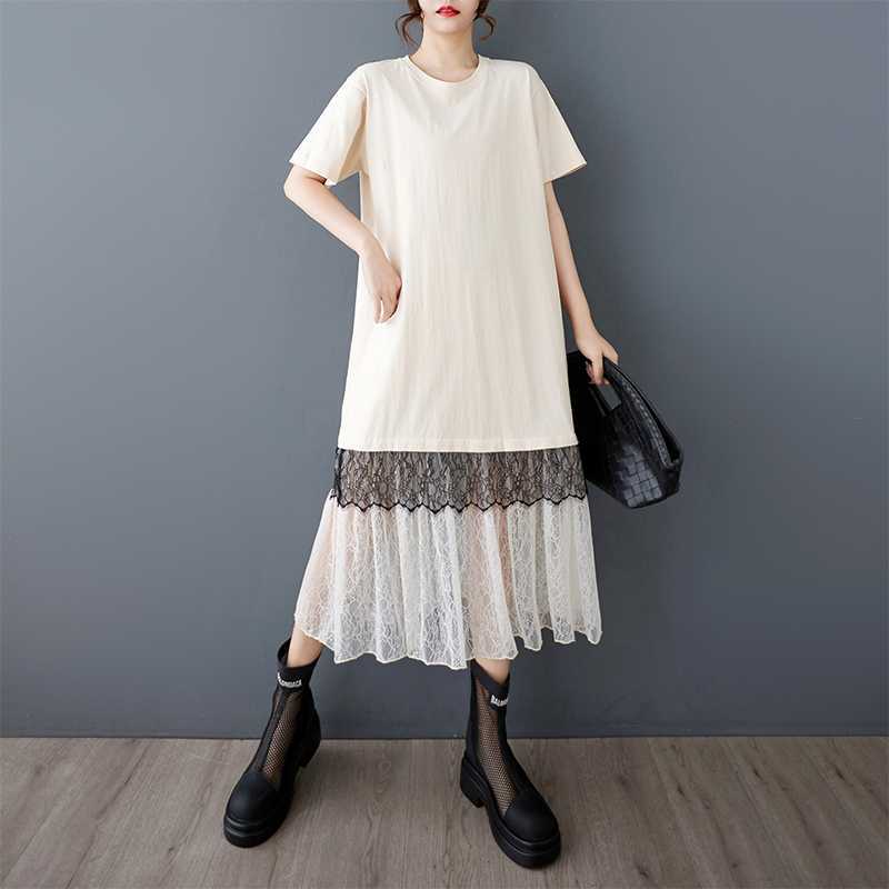 Dámské volné ležérní tričkové šaty střední délky s krajkovou nášivkou