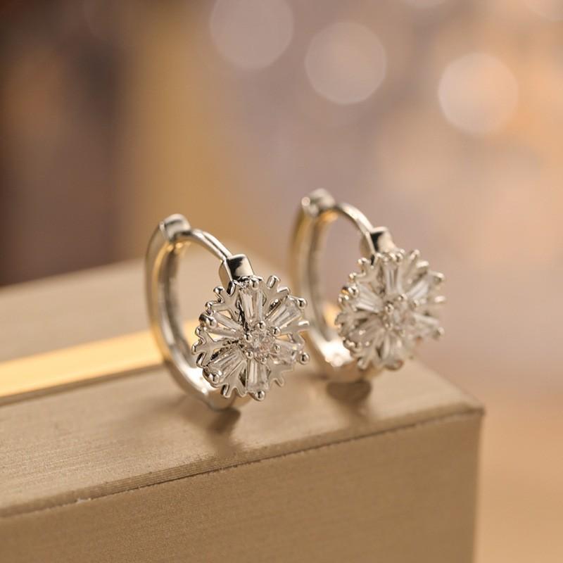 

Luxury Zircon Earrings Buckle Women Simple Stylish Snowflake Hoop Earrings Elegant Trendy Banquet Daily Wear Zircon Accessories