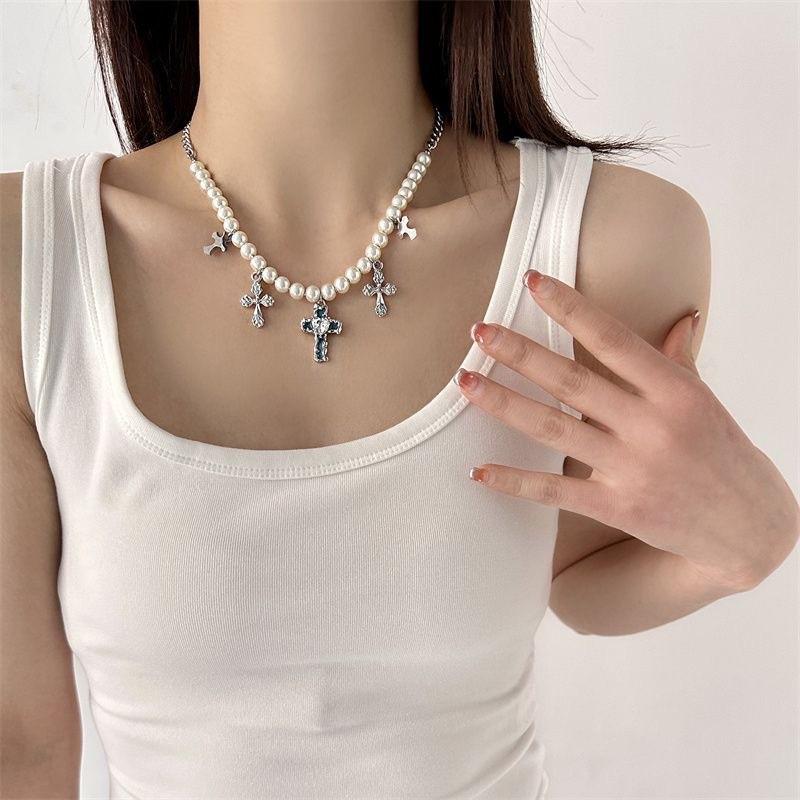 Y1k Sweet Cool Style Spice Girl Necklace Female Premium Sense Dripping Oil Love Crowe Cross Design Accessories Collarbone Chain Tide