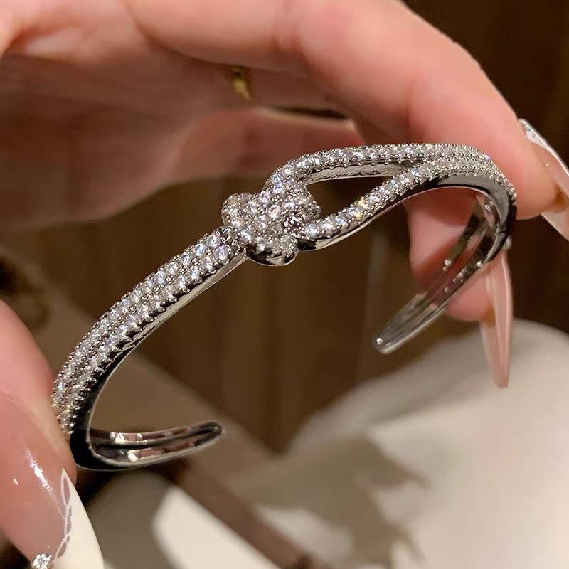 Zircon Diamond-Set Grid Bracelet: Elegant, Luxurious Niche Design for Women