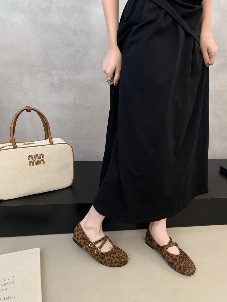 Retro Mori literary and artistic style suede Mary Jane shoes one-word buckle with shallow mouth round head flat-bottomed ballet single shoes women