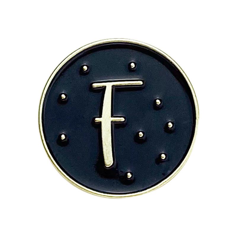 A-Z 26 Letters Initial Brooch Women English Alphabet Brooch Pin Round Badge Corsage Unisex Collar Jewelry Clothes Bag Decor Gift