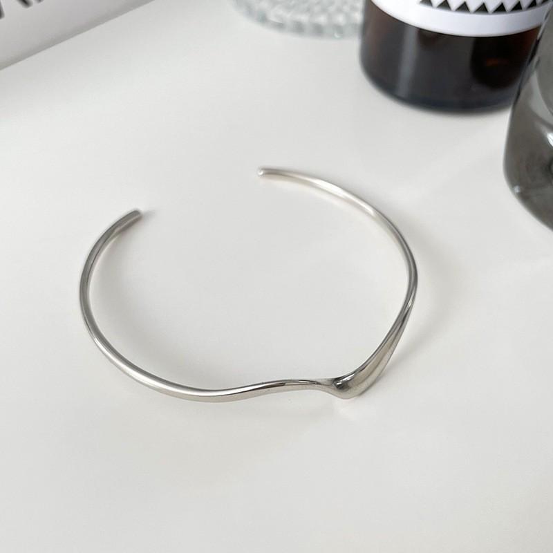 Elegant Geometric Mobius Bracelet: Women s Retro Fashion Artistic Jewelry
