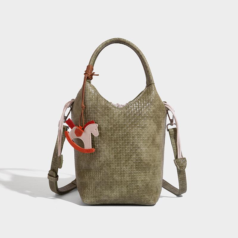 Foreign Trade Wholesale High-End Single Shoulder Bucket Bag 2025 New Versatile Underarm Bag Woven Large Capacity Commuter Women's Bag
