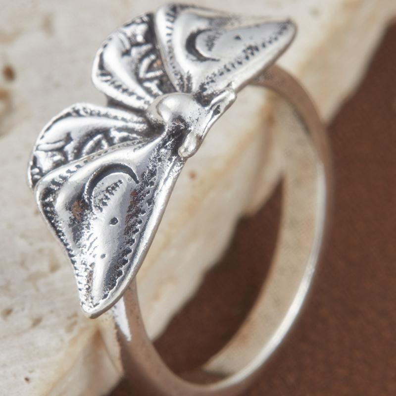 Retro Trendy Carved Pattern Bat Geometric Ring, Women's  Creative Holiday Party Accessories Gift