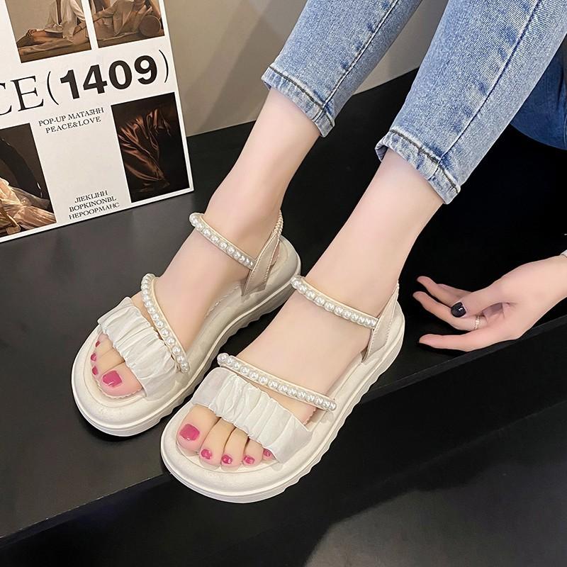 Stepping on shit sandals women's summer 2025 new beach shoes ins trendy fairy wind flat bottom wear non-slip Roman sandals