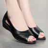 Sommer Sandalen mit weicher Sohle für Mütter Fischmaul Mittleren Alters und Ältere Lederschuhe Flach Mittleren Alters Einzelne Schuhe Damenschuhe