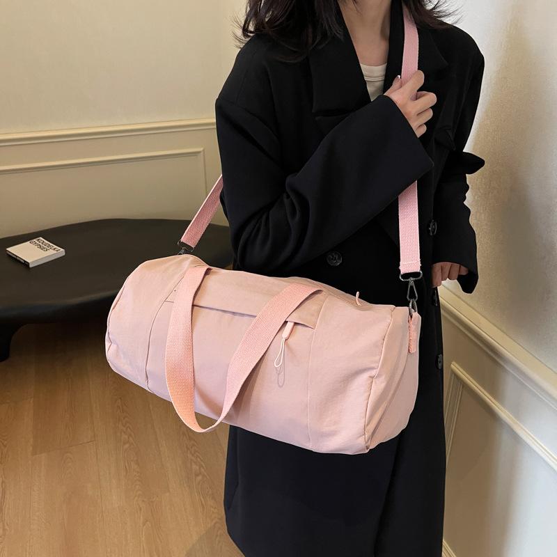 

2025 new Japanese women s sports yoga bag casual and lightweight shoulder portable messenger bag cylinder bag large capacity 43*21*21 розовый