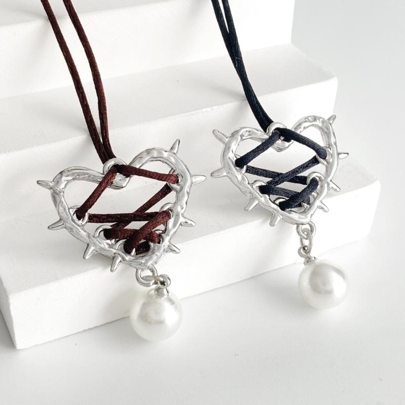Fashion Thorn Heart Pendant Necklace Sweet Cool Clavicle Chain Lace Up Choker Simple Cord Neck Chain Party Jewelry