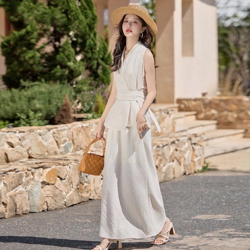 

2025 Summer Stylish Sleeveless V-neck Two-Piece Dress (Jacket & Half Skirt) Y2513 L (110-120 jin)