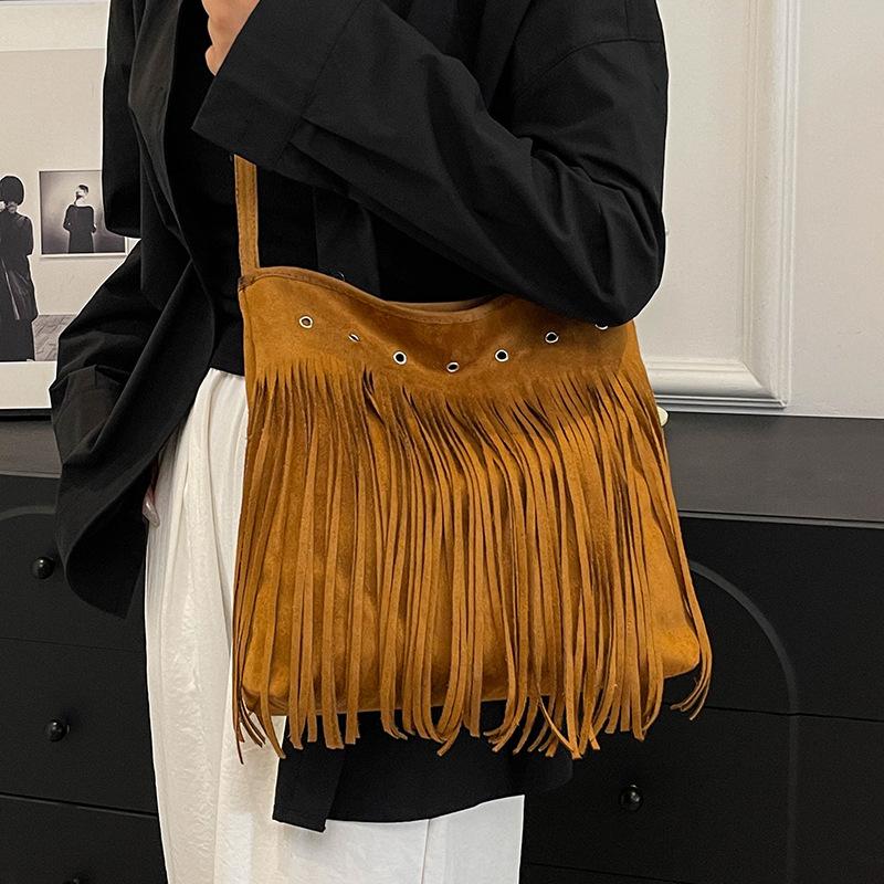 

Большая вместительная сумка, новая модная сумка через плечо для женщин, модная универсальная сумка на одно плечо с кисточками