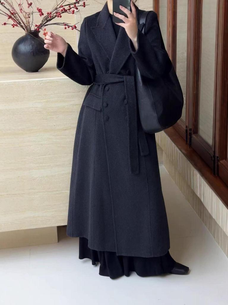 Urban Silhouette: Women's Double-Breasted Wool Coat with Suit Collar, Korean Style Slimming Design for Fall/Winter.