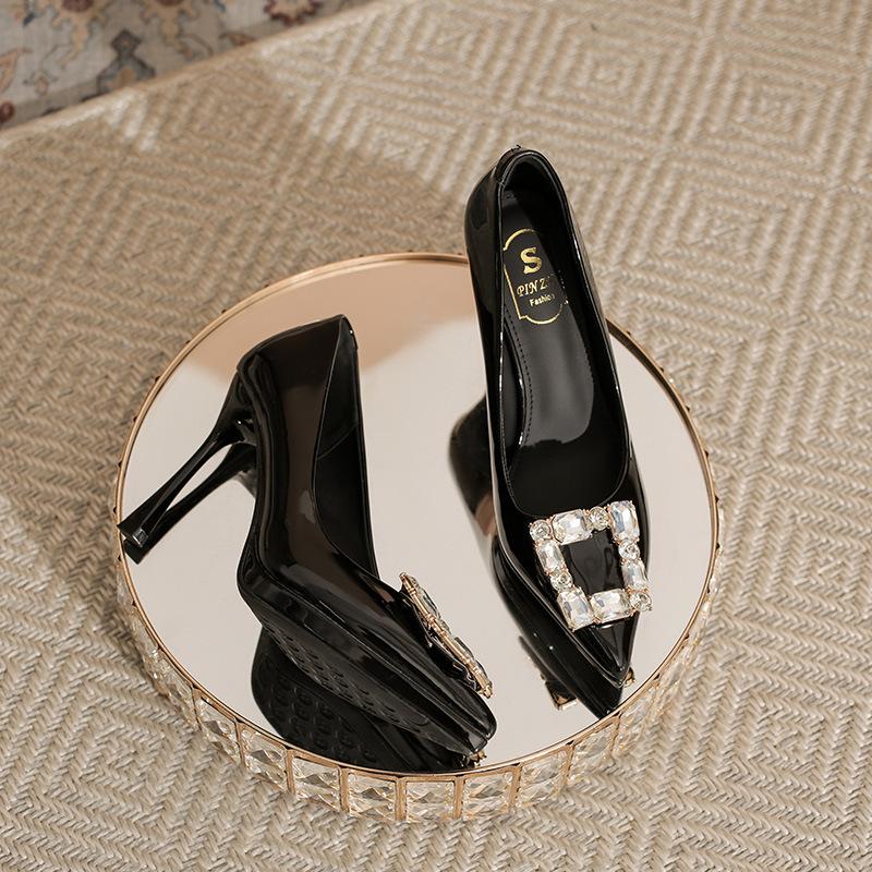 

Лакированная кожа квадратная пряжка туфли на высоком каблуке женские маленькие водонепроницаемые стол не устают ноги тонкий каблук одинарная обувь универсальные туфли знаменитостей женские туфли 39