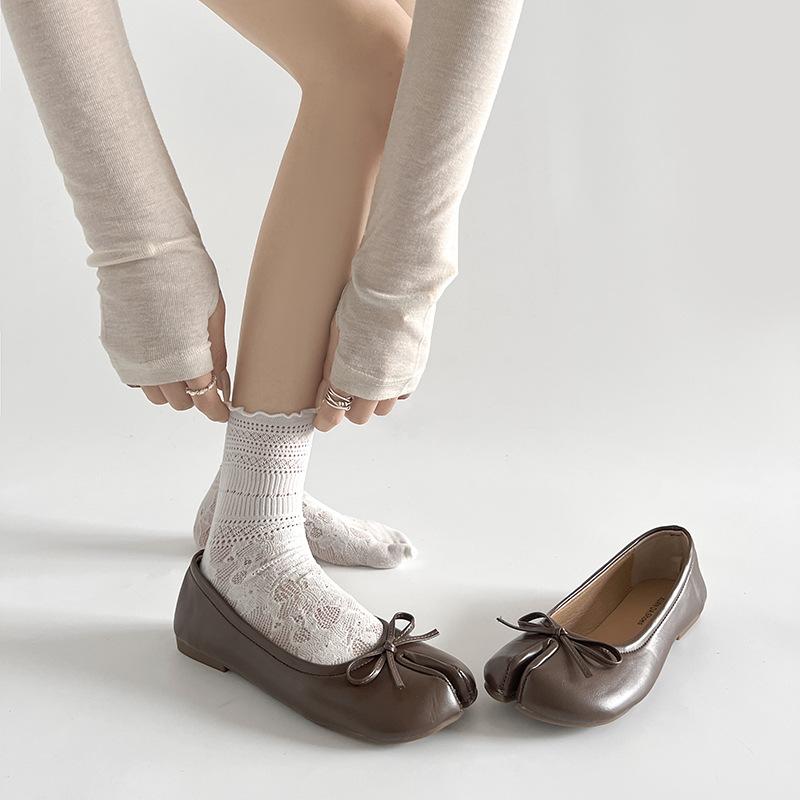 Black French retro light mouth split-toe flat-soled single shoes women's 2025 new spring soft-soled versatile Mary Jane shoes