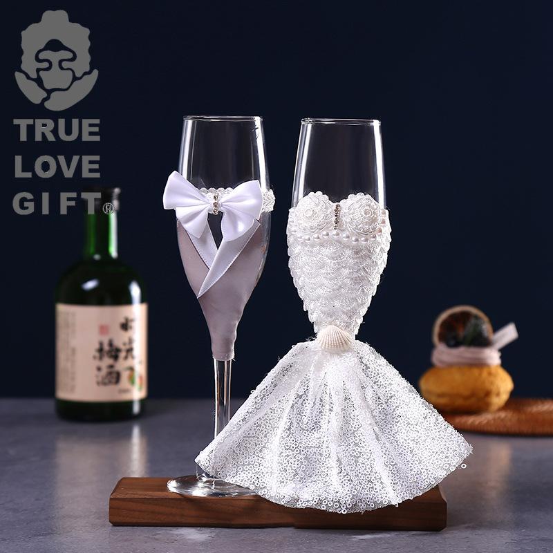 Wedding Champagne Flutes for Bride and Groom, Romantic Love Toast Glasses Set, Crystal Clear Glassware for Wedding Reception, 2-Pack