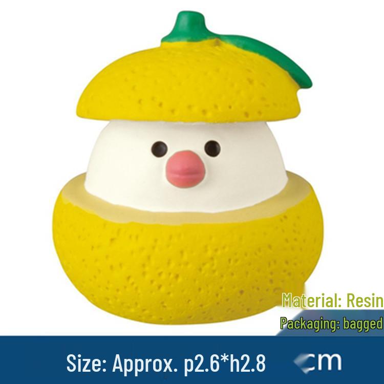 

Autumn Yuzu Cat Miniature: Trendy Resin Ornament