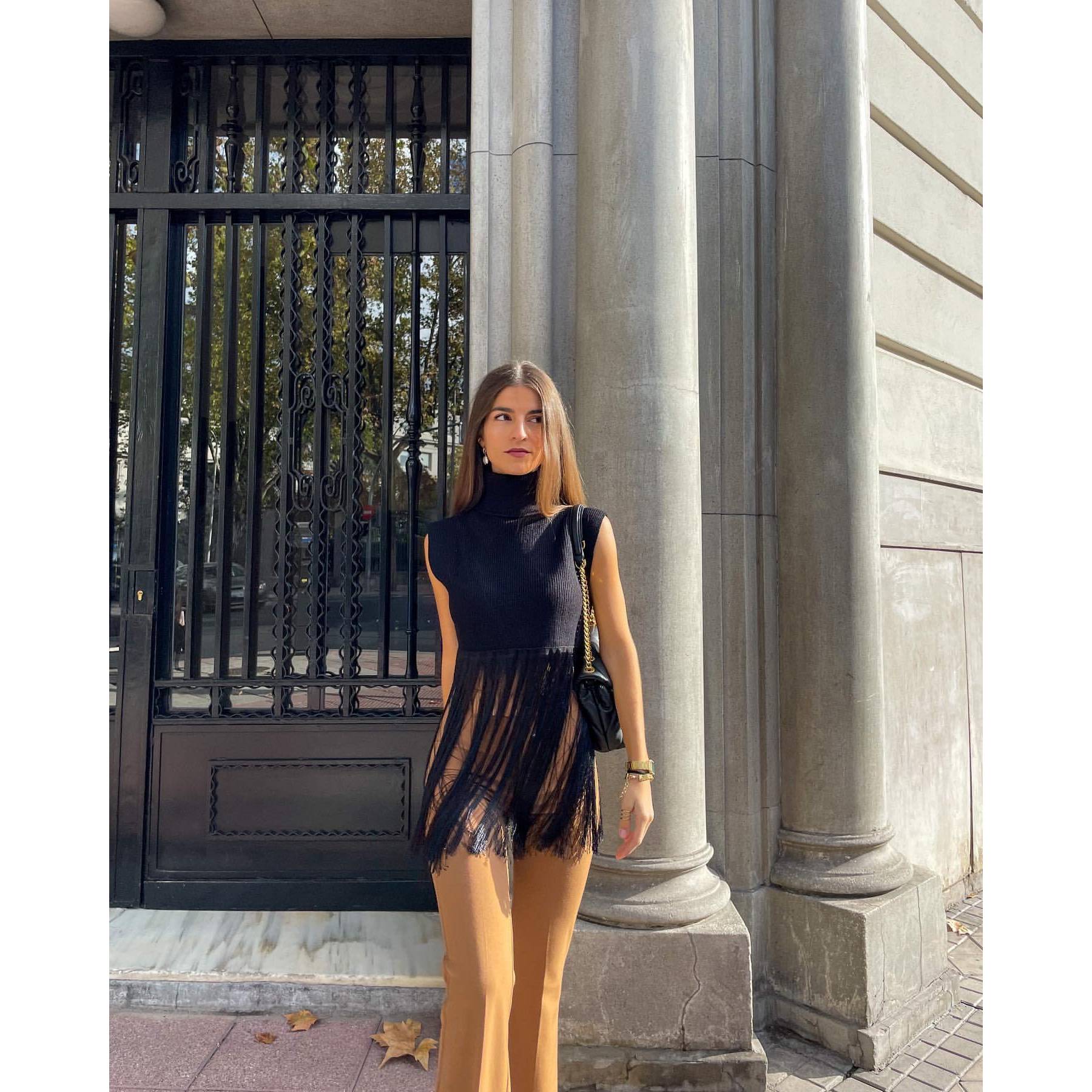 

Женский стиль, модная черная трикотажная блузка с бахромой и кисточками