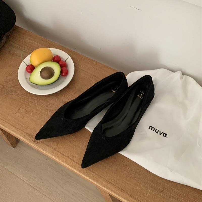 

French high-end niche brown single shoes women s 2025 spring and autumn new thick heel temperament pointed commuting evening grandma shoes 40 чорний