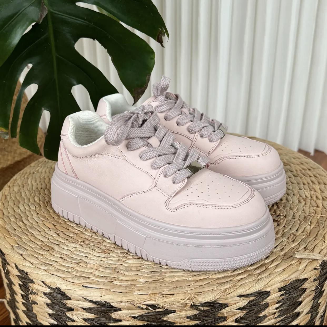 

Сяобай толстые 6 см кожаные туфли на толстой подошве женские с небольшой прибавкой роста туфли Сяобай женские розовые с круглым носком на шнуровке показывают длинные ноги 40 розовый