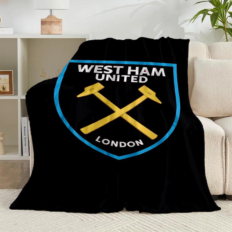 1PC Football Club Emblem Flannel Blanket Gift, Suitable for Both Men And Women, Soft Ideal for Beds And Sofa, Birthday Or Christmas Gift