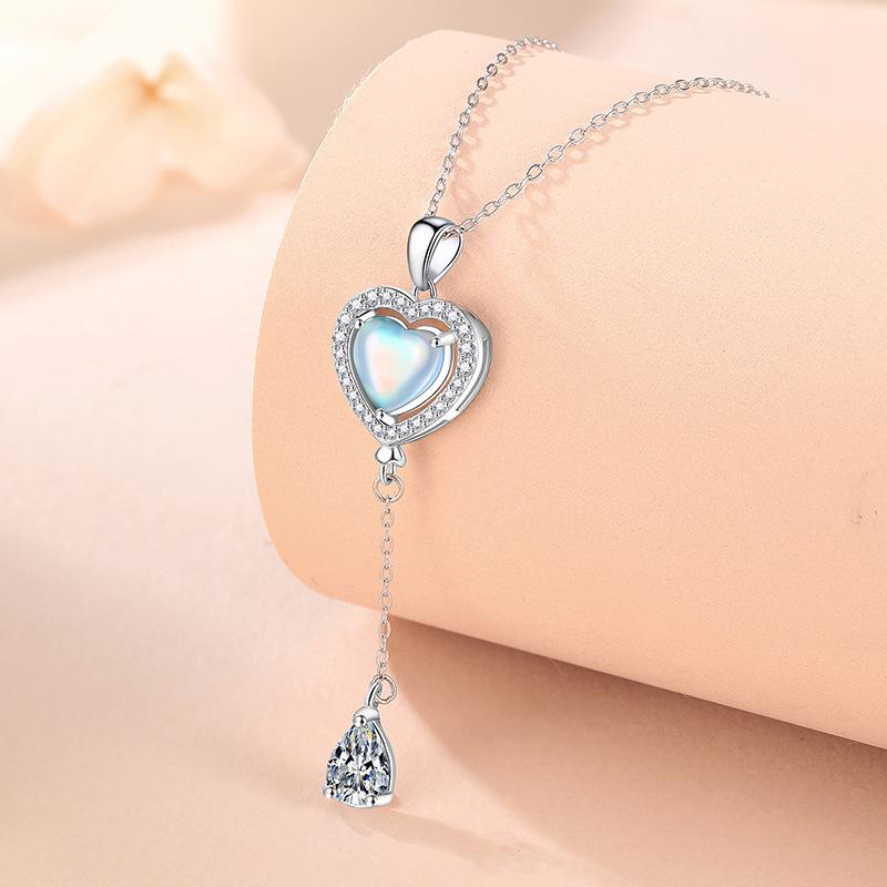 Heart of the Ocean Light Luxury Fashion Versatile Design Clavicle Chain Gift Pendant Accessories for Girlfriend