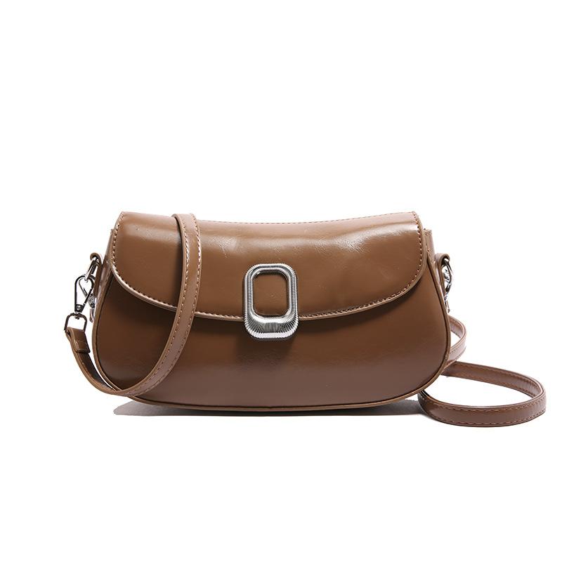 This year, fashionable and textured underarm bags are popular, simple and retro commuter shoulder bags, niche and versatile temperament messenger bags